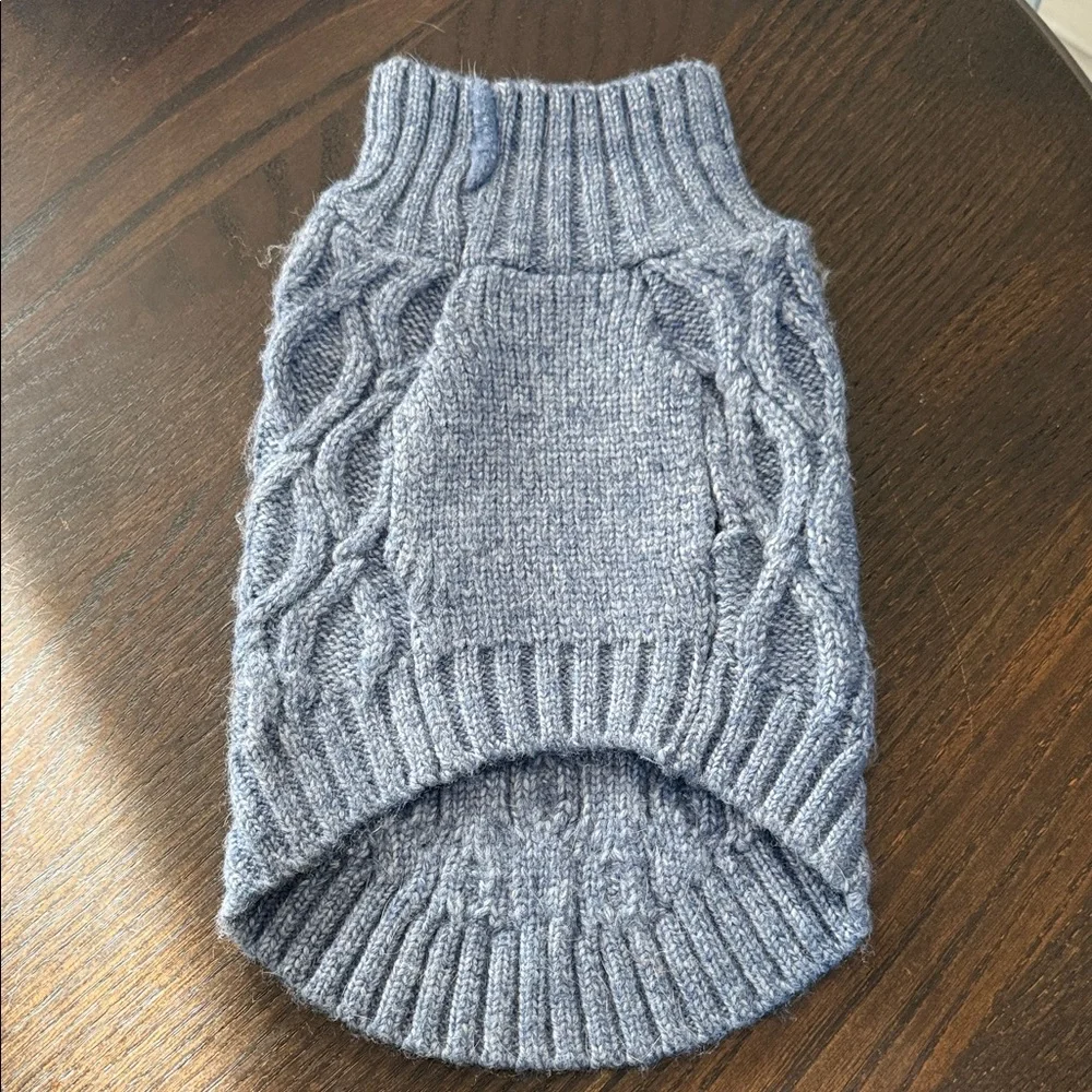 Really Nice Cable Knit and Chevron Dog Sweaters XS excellent quality